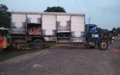 De Reversa Impacta a un Portón en COLOMÁN: Tránsito Municipal Tomó Conocimiento