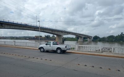 Aparatoso choque en el bulevar Independencia deja solo daños materiales