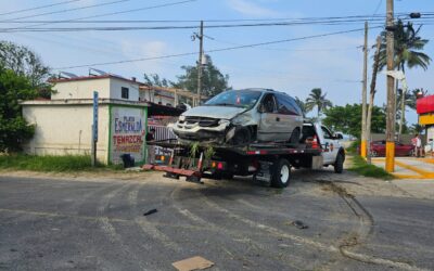 Se le amarra la llanta delantera y sale del camino a la altura de Playa Azul