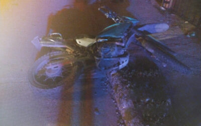 ¡En la madrugada! Roba motocicleta y termina en el hospital tras chocar en la 16