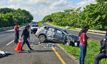 Volcadura de Camioneta en la Autopista México-Tuxpan Deja Dos Lesionados y Pérdidas Materiales