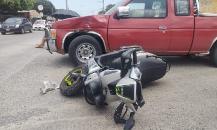 Imprudencia al volante deja motociclista lesionado en Libramiento