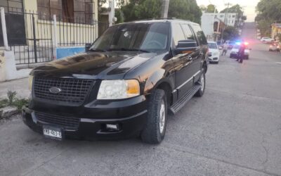 Choca por andar viendo el celular: Arista se volvió un caos