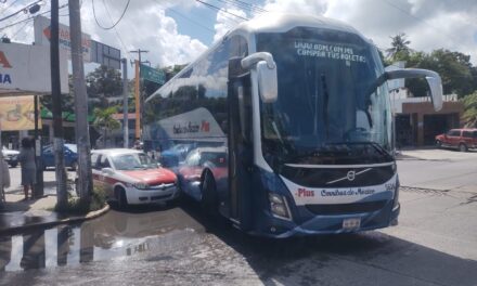 Ómnibus VS Taxi en Las Américas