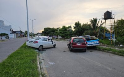 Choque múltiple en el libramiento de Tuxpan deja cuantiosos daños materiales, pero sin víctimas