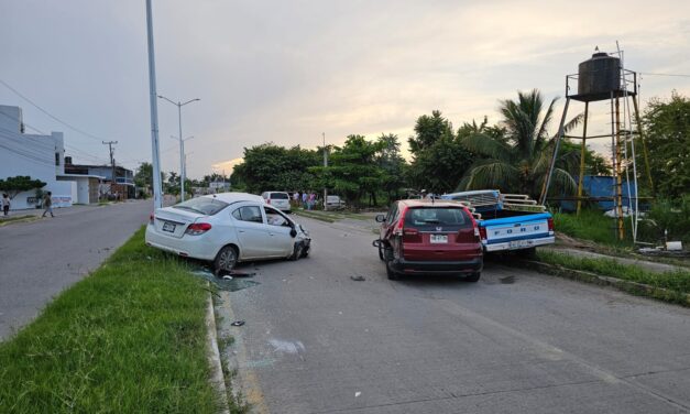 Choque múltiple en el libramiento de Tuxpan deja cuantiosos daños materiales, pero sin víctimas