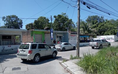 Aparatoso choque en la colonia Anáhuac deja sólo daños materiales