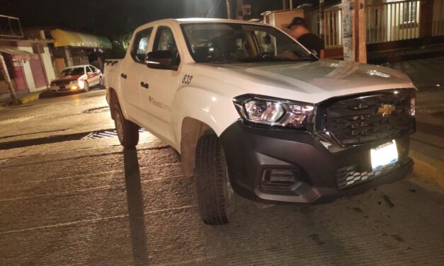 Grave accidente en la madrugada: choque entre camioneta y taxi en Tuxpan deja un lesionado