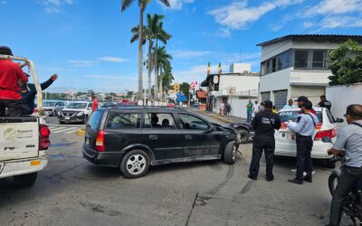 Chocan en la esquina de Bulevar y Allende