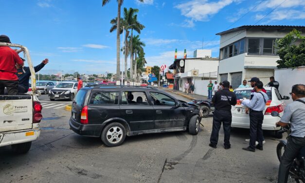 Chocan en la esquina de Bulevar y Allende