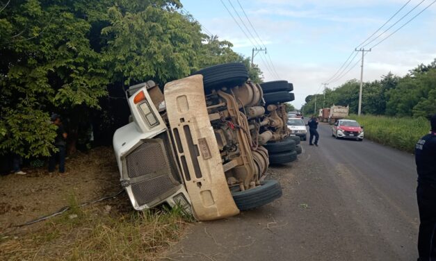 Accidente en Carretera a Tamiahua: Volcadura de Camión de Carga Deja un Lesionado