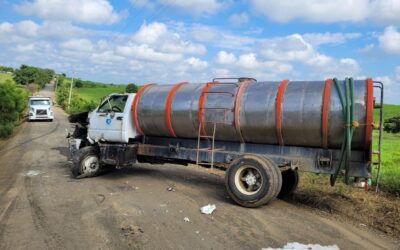 Accidente en el Alto de San Lorenzo: Pipa pierde control e impacta a camión de volteo
