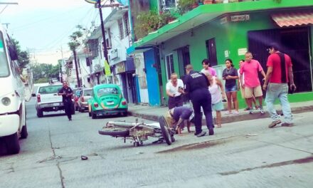 Motociclista es embestido por camioneta en la Rosa María