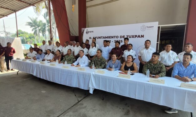 Gobierno de Tuxpan felicitó y festejó a los bomberos en su día