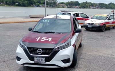 Taxista de Jardines provoca CHOQUE en el Bule