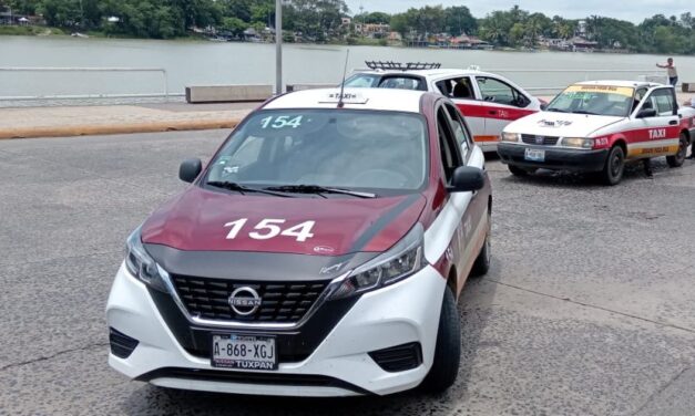 Taxista de Jardines provoca CHOQUE en el Bule