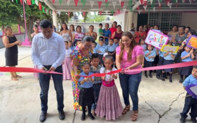 Regidora Anahí Aguilar López inaugura techado en jardín de niños de la comunidad Tierra Blanca