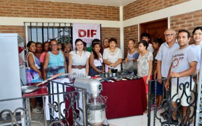 DIF Tuxpan entrega equipo de panadería, repostería y pizzería a familias de Montegrande