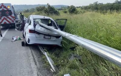 ¡Tuxpeña sobrevive de milagro tras terrible accidente en la autopista Tihuatlán-Totomoxtle!