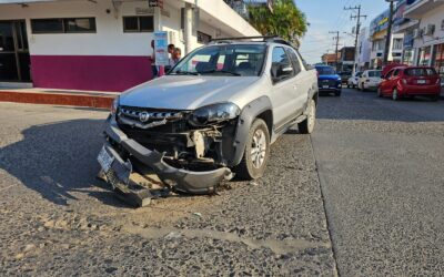 Choque en el Centro de Tuxpan sin lesionados, pero con significativos daños materiales