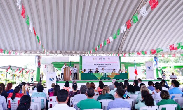 Más escuelas de Tuxpan y la región ya cuentan con escrituras, lo que les da certeza jurídica