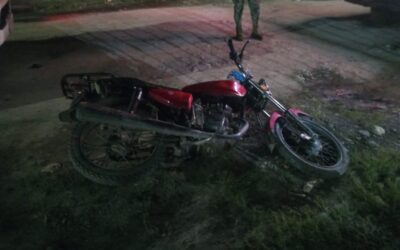Accidente en la colonia Las Granjas deja a una mujer y su hijo heridos