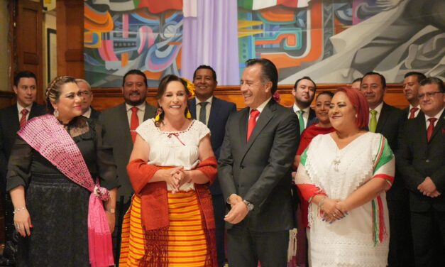 ASISTE ROCÍO NAHLE A CEREMONIA DEL GRITO DE INDEPENDENCIA EN PALACIO DE GOBIERNO