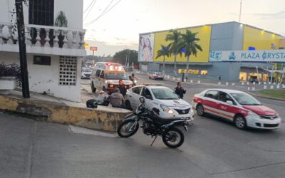 Herido al caer de su motocicleta, se niega a ser hospitalizado