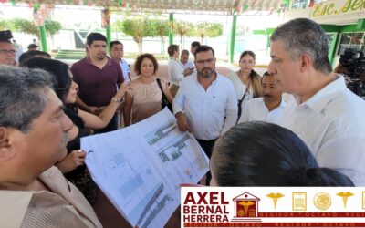 Entrega de escrituras escolares garantiza certeza jurídica en la zona norte de Veracruz: Axel Bernal