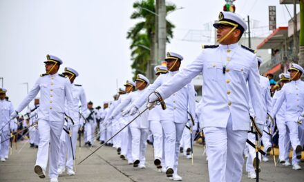 Se realizó en Tuxpan el desfile cívico-militar del 214 Aniversario del Inicio de la Independencia de México