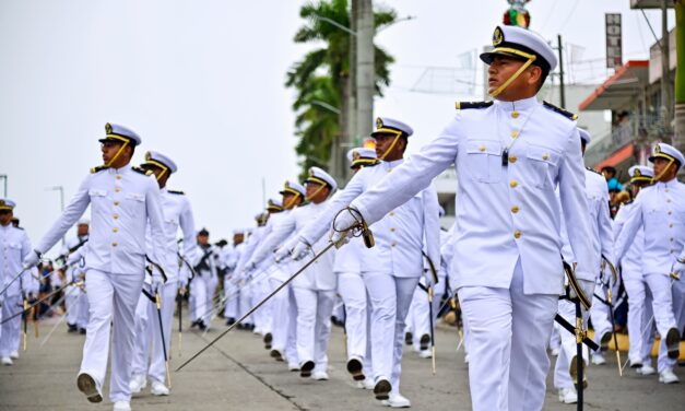 Se realizó en Tuxpan el desfile cívico-militar del 214 Aniversario del Inicio de la Independencia de México