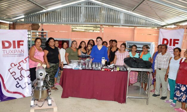 DIF Tuxpan entrega proyectos de panadería y pizzería en El Edén