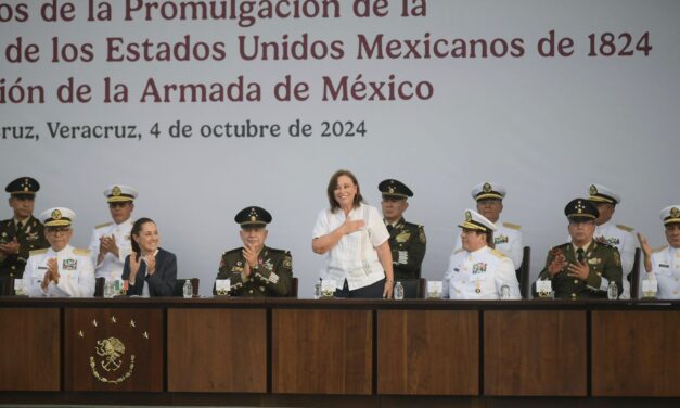 ROCÍO NAHLE GARCÍA ASISTE AL DESFILE NAVAL EN VERACRUZ