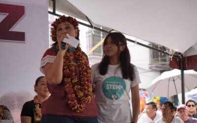 RECONOCE ROCÍO NAHLE A ANGELA OLAZARÁN, LA MEJOR ESTUDIANTE DEL MUNDO