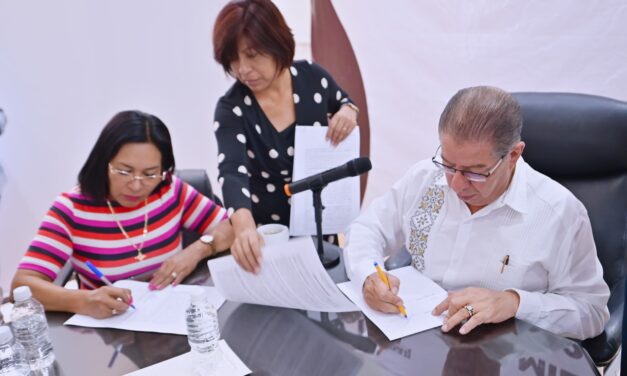 En Tuxpan continúa la escrituración de planteles educativos para darles certeza jurídica