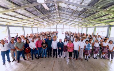 Estudiantes del Telebachillerato Aire Libre Km 15, recibieron becas de la Asociación Día “Solidario”, de Gas Naturgy.