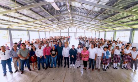 Estudiantes del Telebachillerato Aire Libre Km 15, recibieron becas de la Asociación Día “Solidario”, de Gas Naturgy.