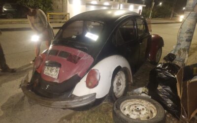 Se le zafó una llanta al Vochito en el Libramiento