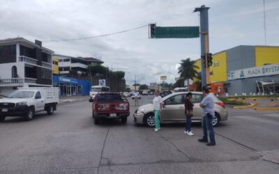 Accidente sin lesionados en el Fraccionamiento Jardines de Tuxpan
