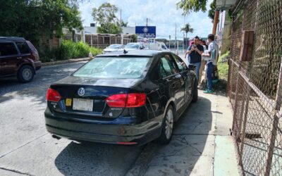 Choque sin lesionados en la colonia La Rivera de Tuxpan