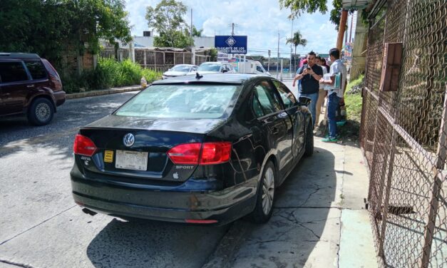 Choque sin lesionados en la colonia La Rivera de Tuxpan