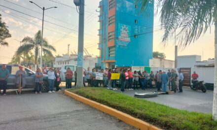 Bloqueo en el Bulevar La Calzada: Colonos exigen la conclusión de obra en la Emiliano Zapata