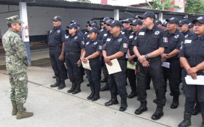 Gobierno de Tuxpan entrega vales de despensa a 135 elementos de la Policía Municipal