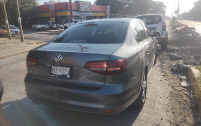 Le pega de reversa a un Duster en la Ampliación Rodríguez Cano