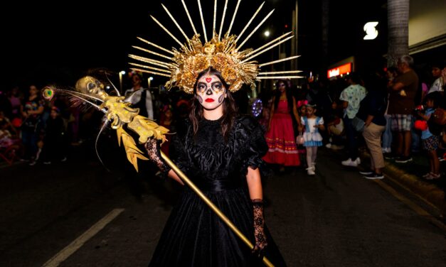 Inició en Tuxpan la celebración del Día de Muertos con un multitudinario desfile y un festival cultural