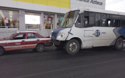 Sut le da por «Detroit» a un Taxi en la Cuauhtémoc