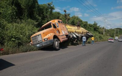 Pierde el control de su vehículo en la carretera Tuxpan-Tamiahua