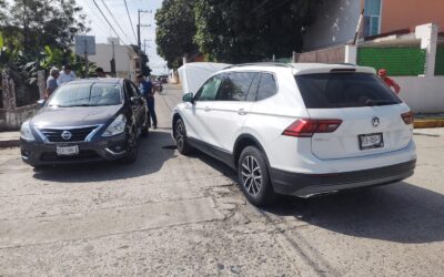 Choque sin lesionados en la colonia Del Valle