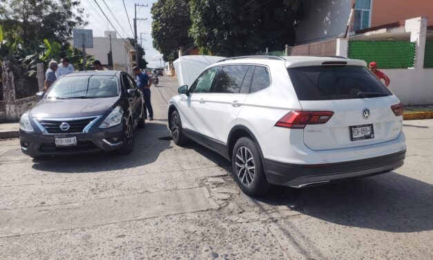 Choque sin lesionados en la colonia Del Valle