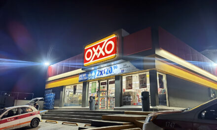 Tercia de delincuentes asalta tienda OXXO de Cabo Rojo